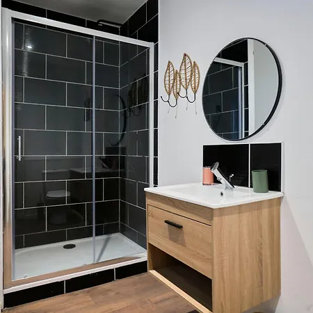 Ng Prestige - Miln 1 - Balneo - Wifi & Netflix روبيه